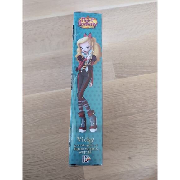 Regal Academy Doll Vicky (Broomstick) Granddaughter Of Witch New In Box - Picture 2 of 7
